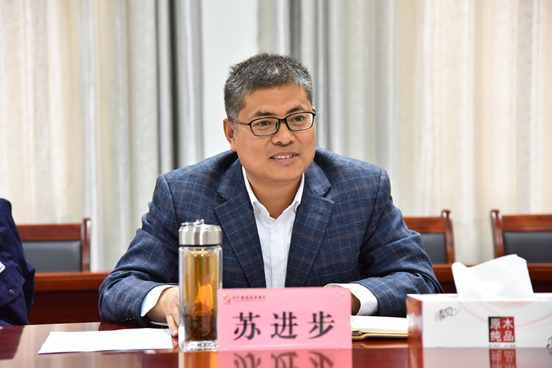 集团公司政治部主任苏进步讲解宣传工作要领