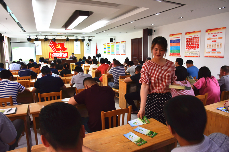 qy球友会官网举办环保专题讲座