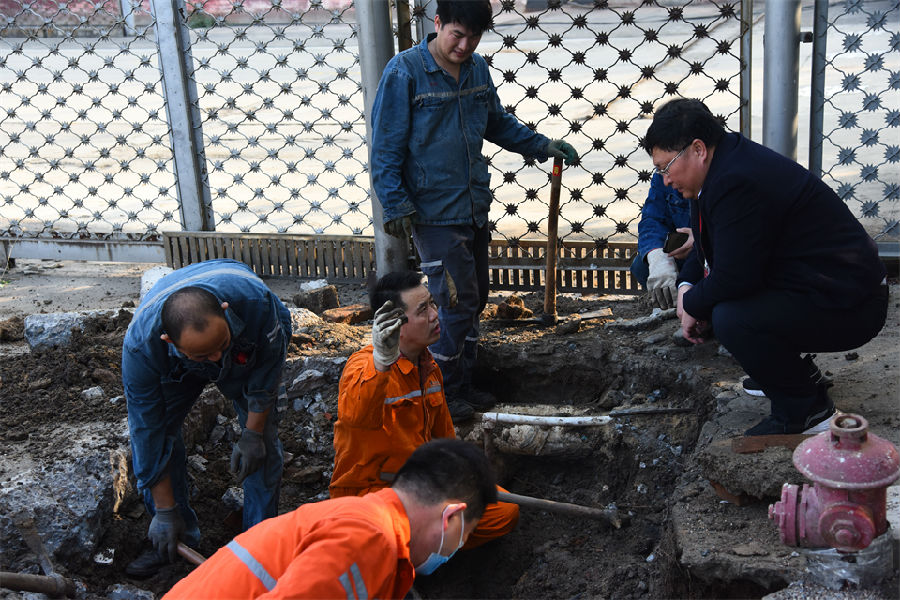 徐矿长亲临现场指挥